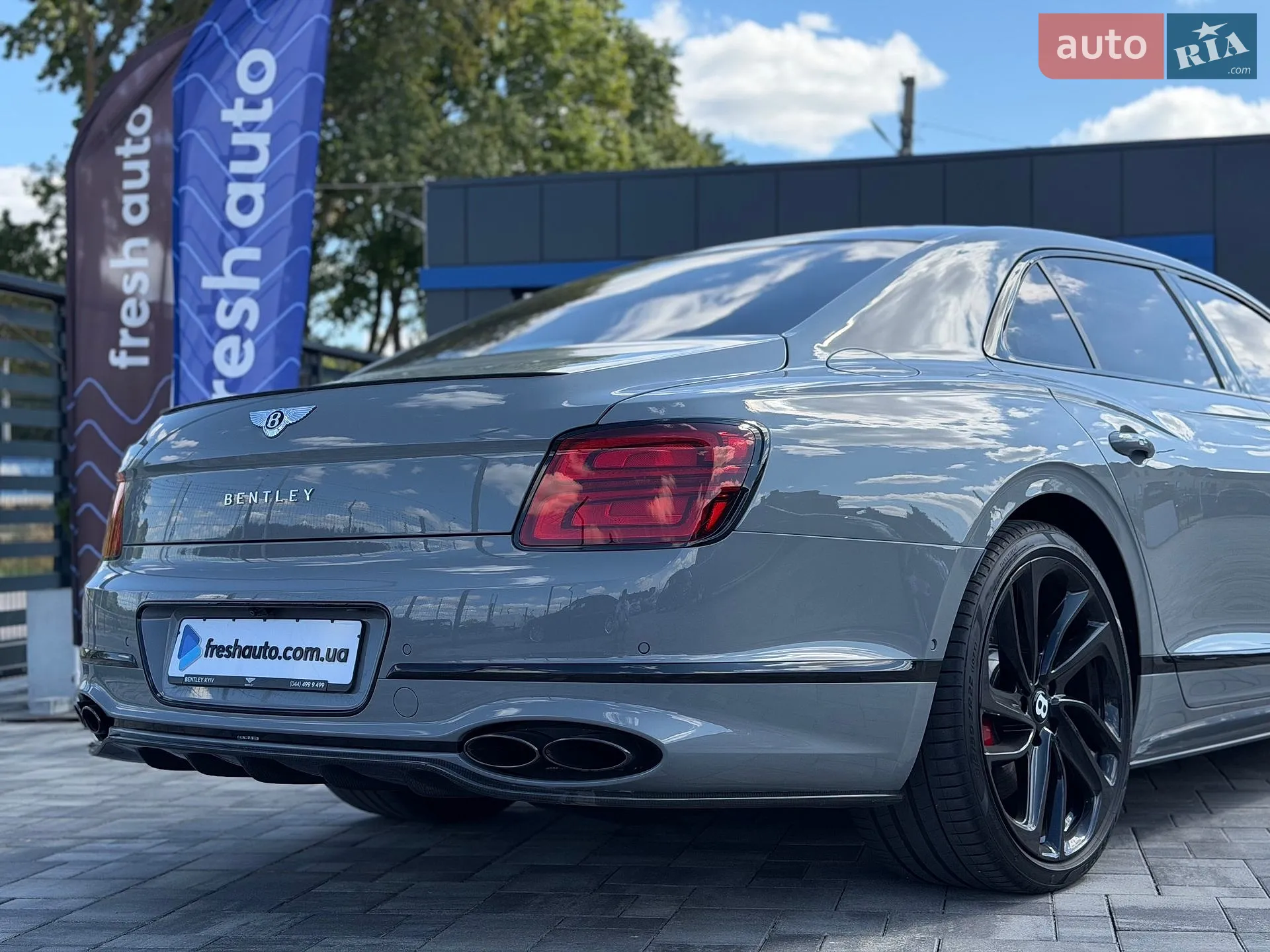 2023 Bentley Flying Spur - мініатюра 8
