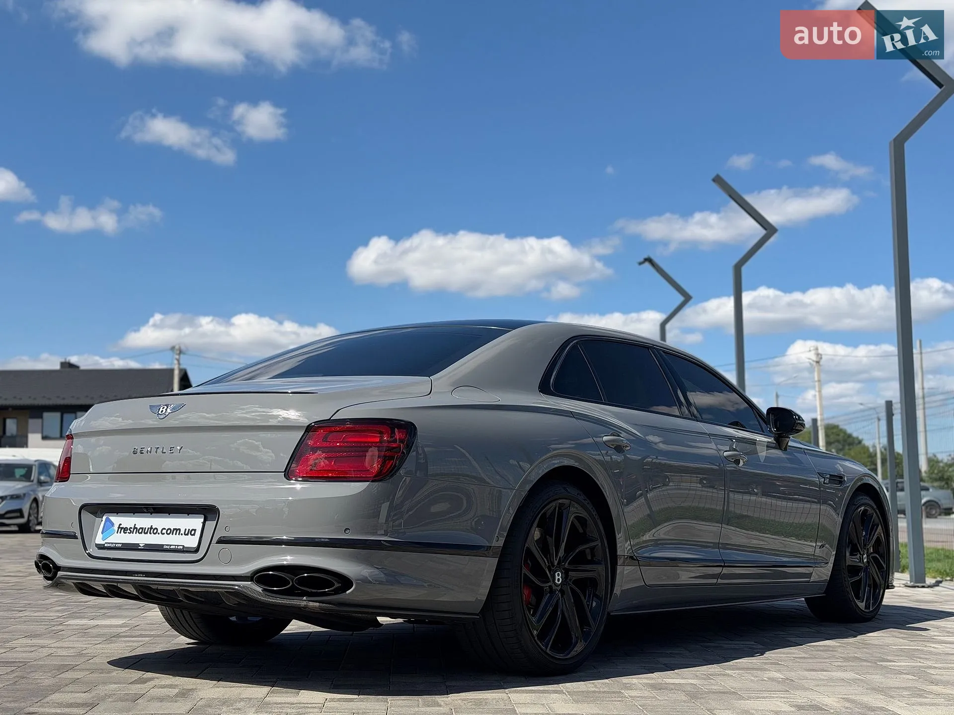 2023 Bentley Flying Spur - мініатюра 11