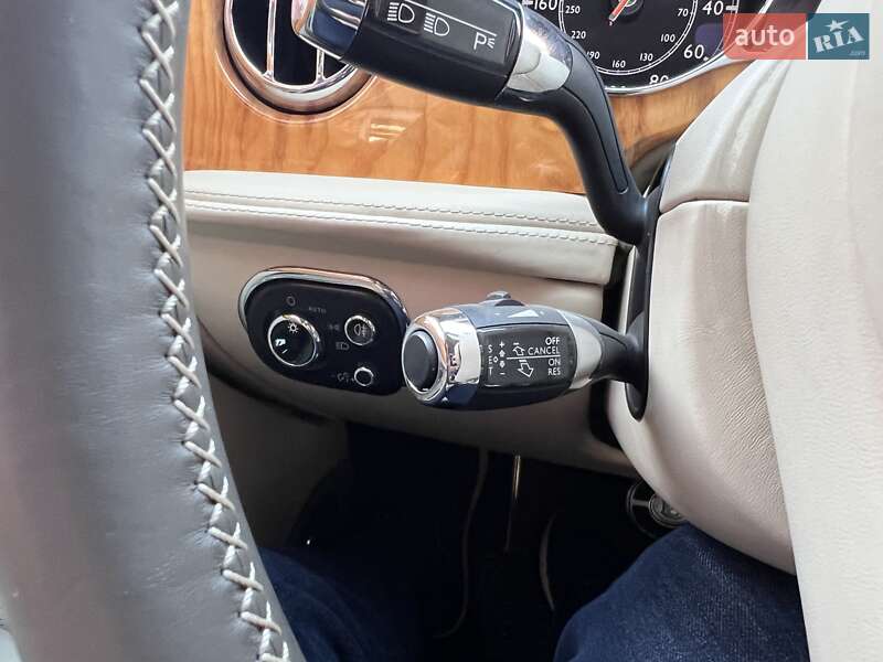 Седан Bentley Mulsanne 2010 в Львове