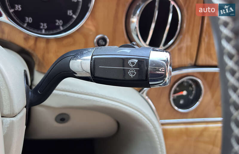 Седан Bentley Mulsanne 2010 в Львове