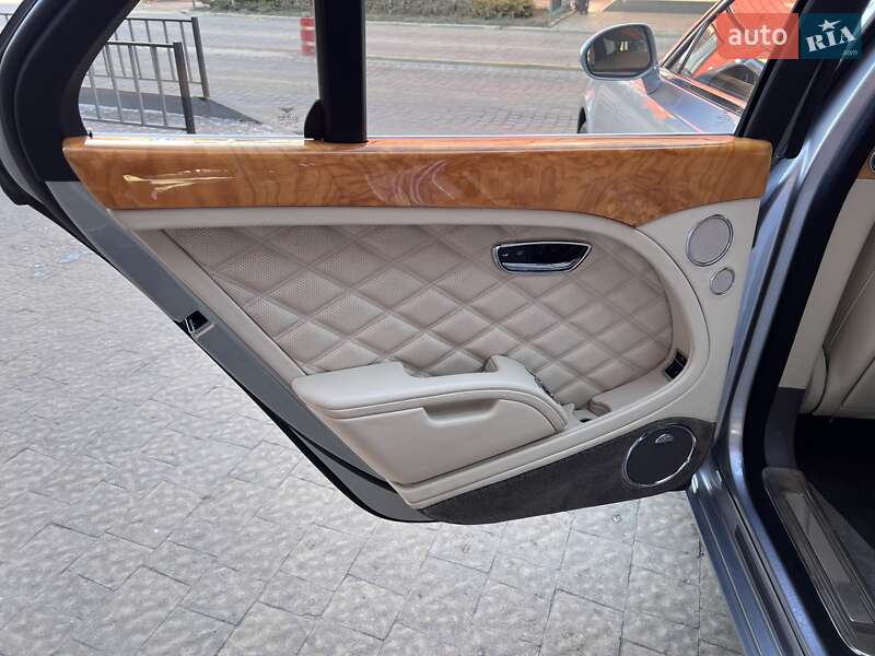 Седан Bentley Mulsanne 2010 в Львове