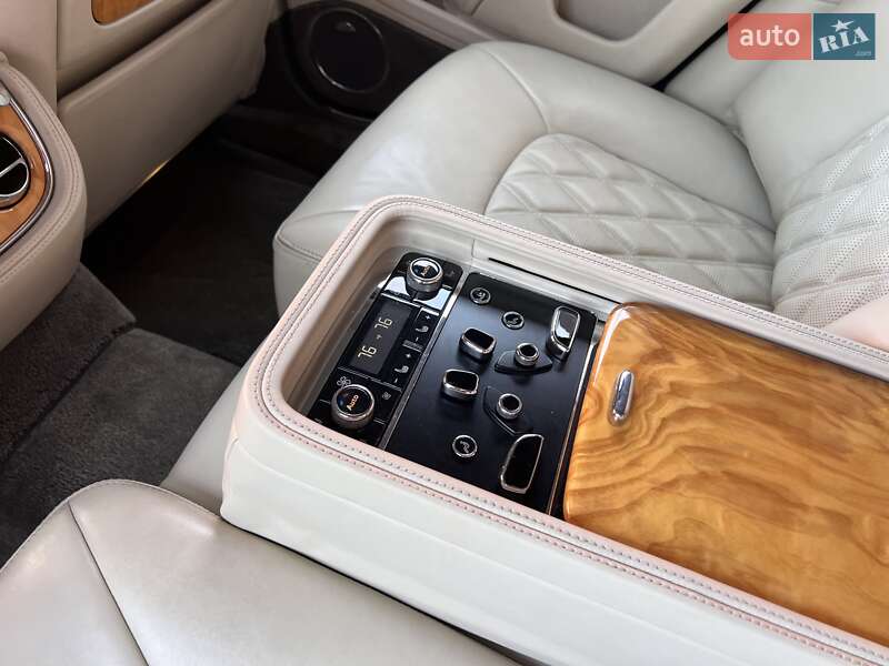 Седан Bentley Mulsanne 2010 в Львове