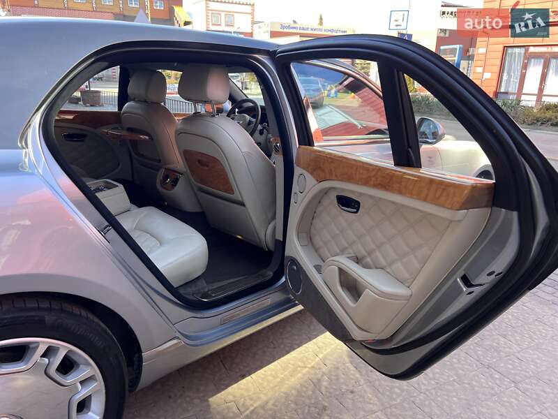 Седан Bentley Mulsanne 2010 в Львове