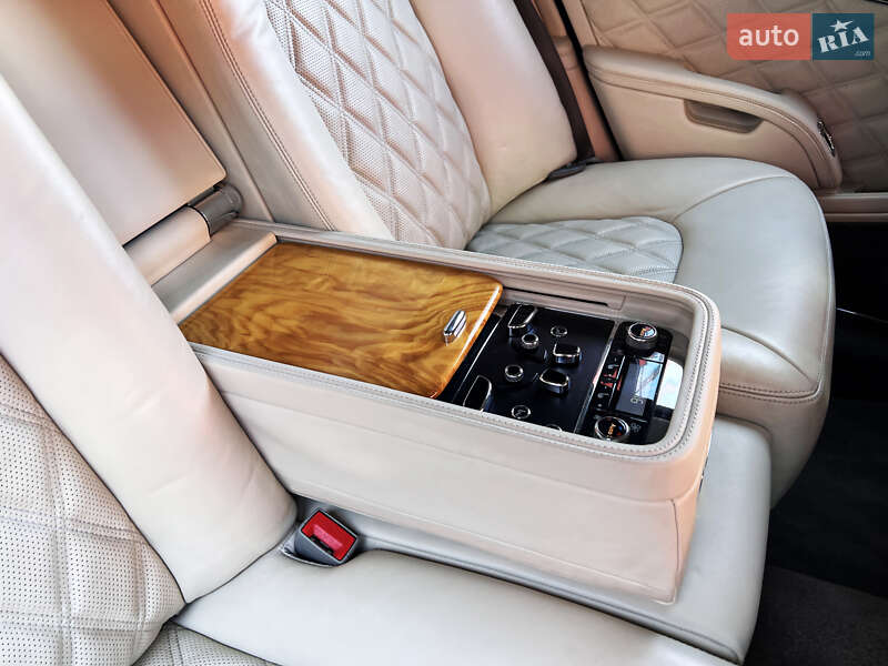 Седан Bentley Mulsanne 2010 в Львове