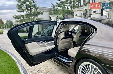 Седан BMW-Alpina B7 2017 в 