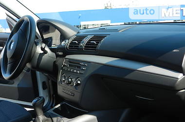 Седан BMW 1 Series 2009 в 