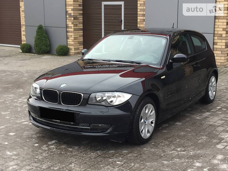 Хетчбек BMW 1 Series 2009 в 