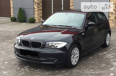 Хетчбек BMW 1 Series 2009 в 
