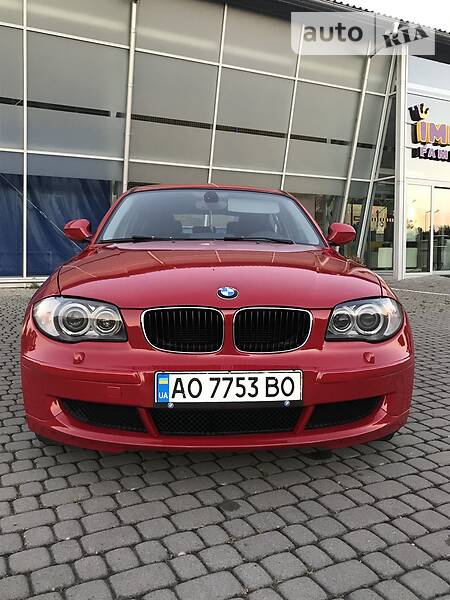 Хэтчбек BMW 1 Series 2010 в Ужгороде