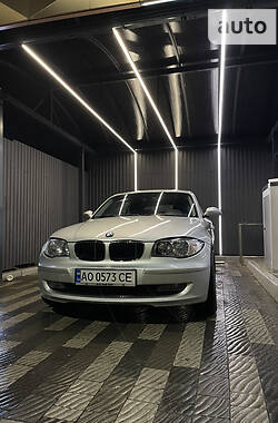 Хэтчбек BMW 1 Series 2009 в Ужгороде