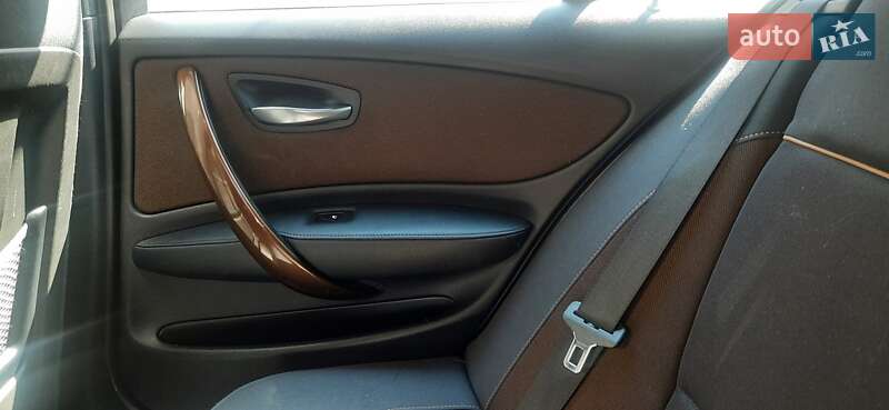 Хетчбек BMW 1 Series 2010 в Первомайську