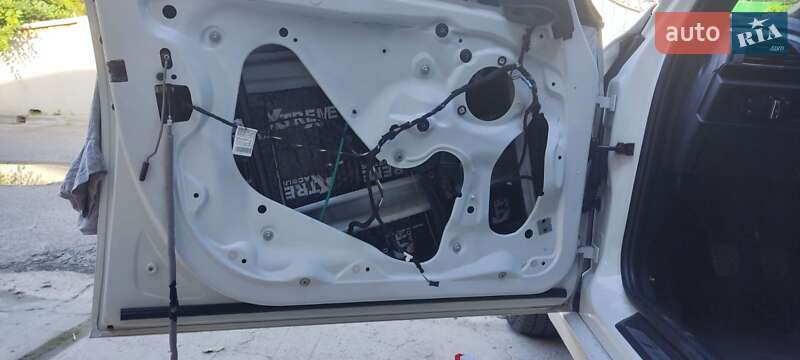 Хетчбек BMW 1 Series 2014 в Києві