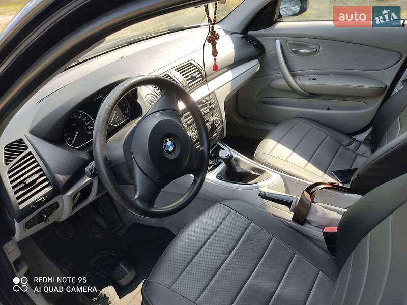 Хетчбек BMW 1 Series 2008 в Сумах
