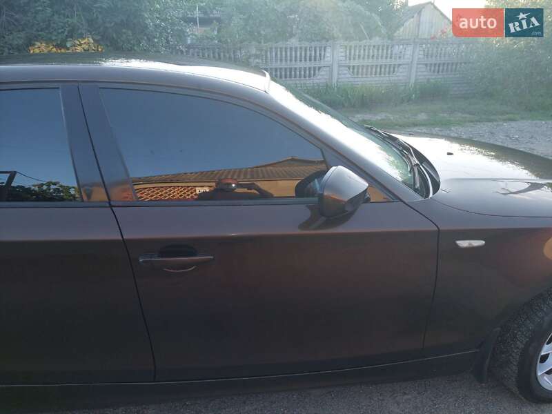 Хетчбек BMW 1 Series 2010 в Первомайську