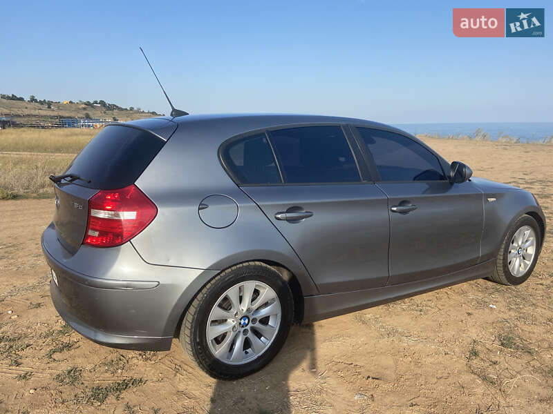 Хэтчбек BMW 1 Series 2010 в 