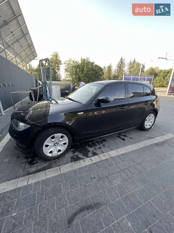 Хэтчбек BMW 1 Series 2006 в Самборе