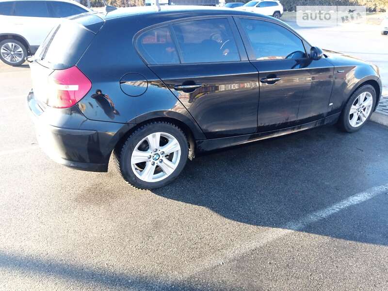 Хэтчбек BMW 1 Series 2008 в Киеве