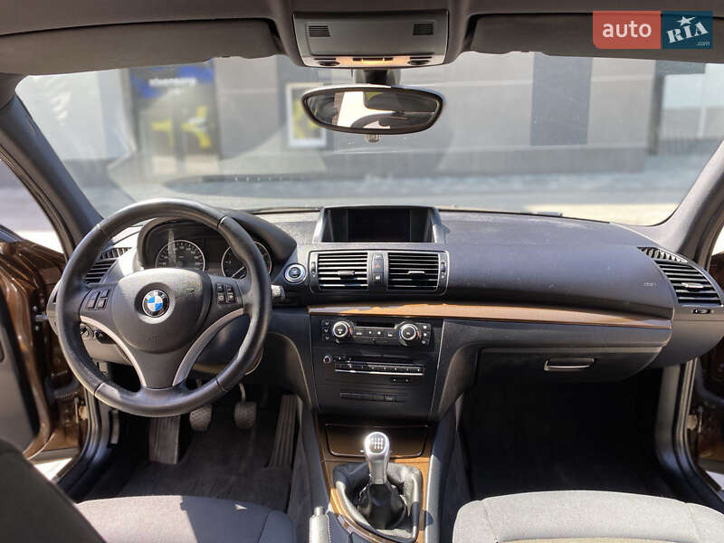 Хэтчбек BMW 1 Series 2011 в Ивано-Франковске