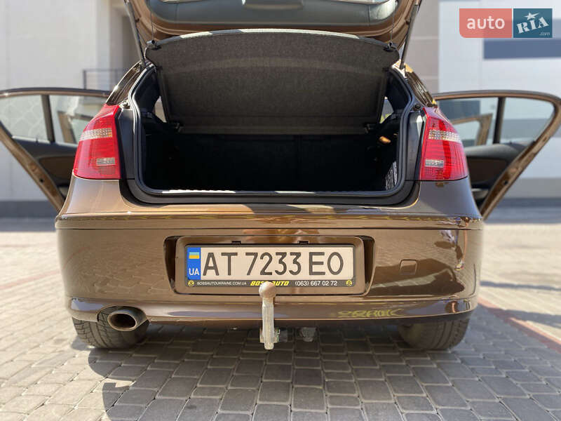 Хэтчбек BMW 1 Series 2011 в Ивано-Франковске