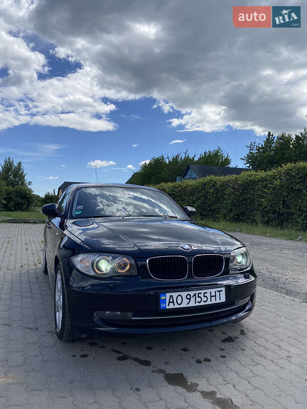 Хетчбек BMW 1 Series 2009 в Мукачевому