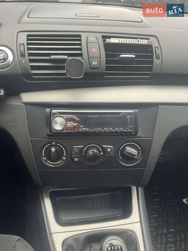 Хетчбек BMW 1 Series 2007 в Мукачевому