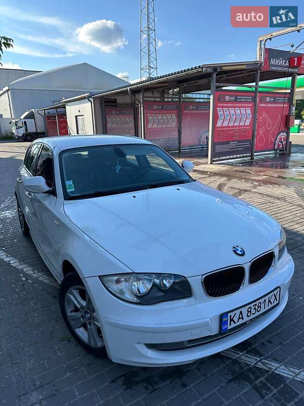 Хетчбек BMW 1 Series 2010 в Києві фото 4 Хетчбек BMW 1 Series 2010 в Києві
