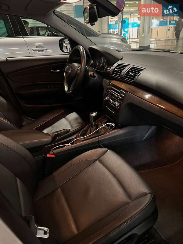 Хетчбек BMW 1 Series 2010 в Києві фото 12 Хетчбек BMW 1 Series 2010 в Києві