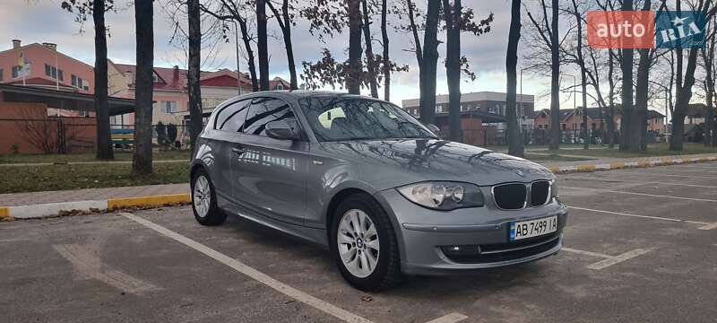 Купе BMW 1 Series 2011 в 