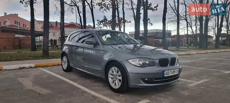 Купе BMW 1 Series 2011 в 