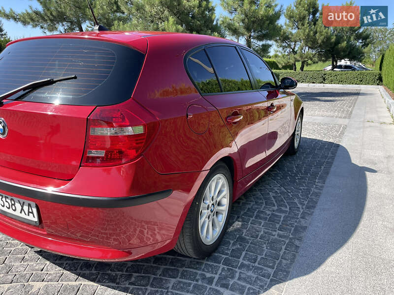 Хэтчбек BMW 1 Series 2009 в Днепре