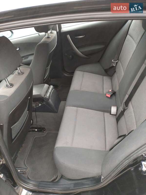 Хэтчбек BMW 1 Series 2004 в Ровно