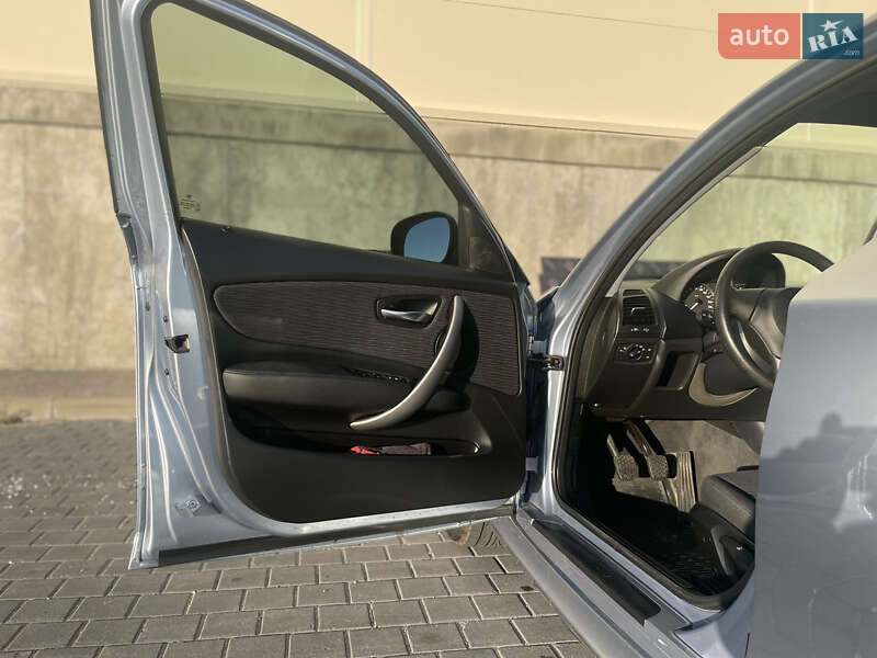 Хэтчбек BMW 1 Series 2009 в Львове