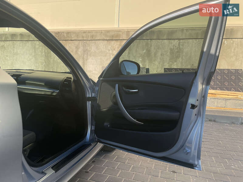 Хэтчбек BMW 1 Series 2009 в Львове