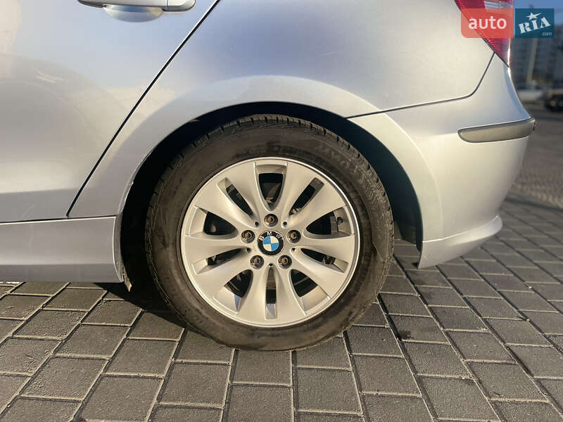 Хэтчбек BMW 1 Series 2009 в Львове