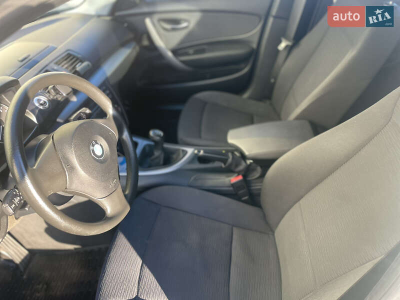 Хэтчбек BMW 1 Series 2009 в Львове
