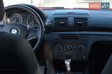 Хетчбек BMW 1 Series 2009 в 