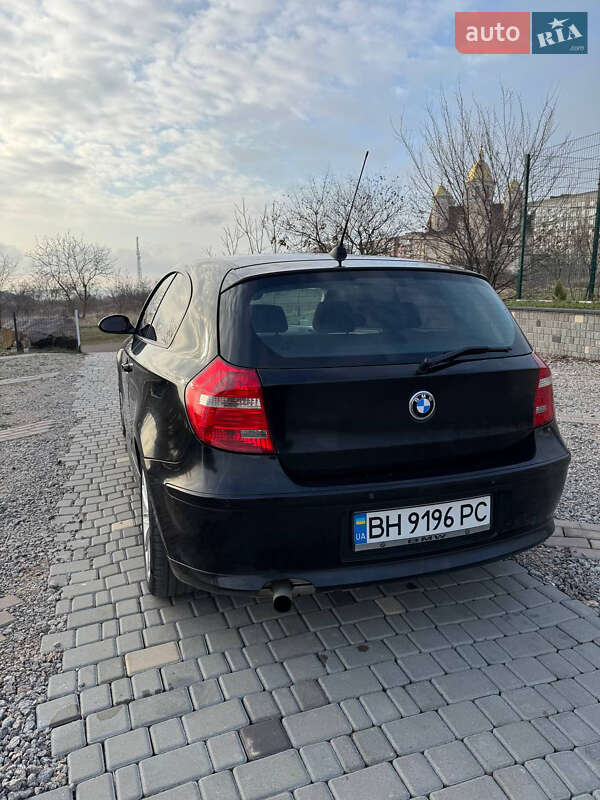 Хэтчбек BMW 1 Series 2008 в Южном