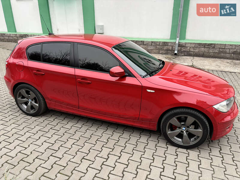 Хетчбек BMW 1 Series 2011 в Запоріжжі