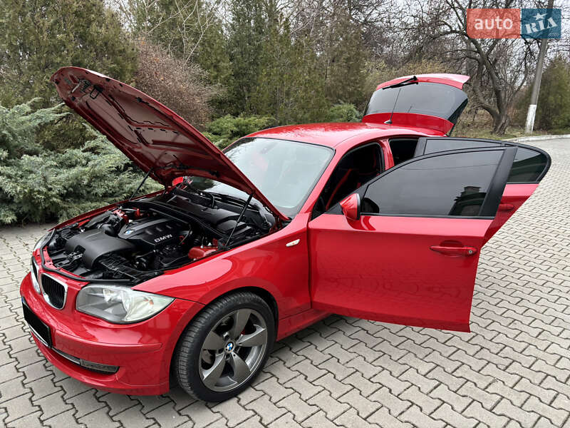 Хетчбек BMW 1 Series 2011 в Запоріжжі