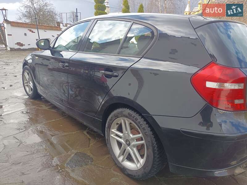 Хэтчбек BMW 1 Series 2011 в Мукачево