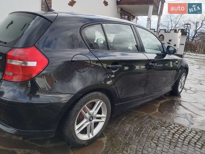 Хэтчбек BMW 1 Series 2011 в Мукачево