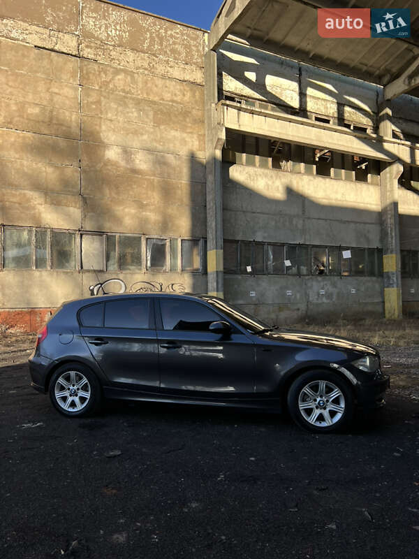 Хэтчбек BMW 1 Series 2007 в 