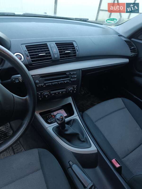 Хэтчбек BMW 1 Series 2005 в Банилове
