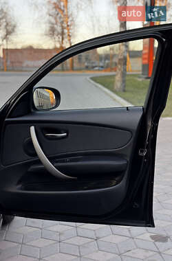 Хетчбек BMW 1 Series 2010 в 
