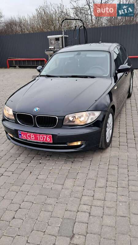 Хэтчбек BMW 1 Series 2009 в Мукачево