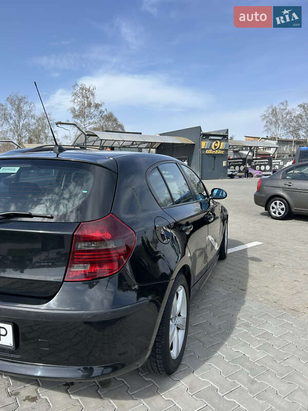 Хетчбек BMW 1 Series 2008 в Чернівцях