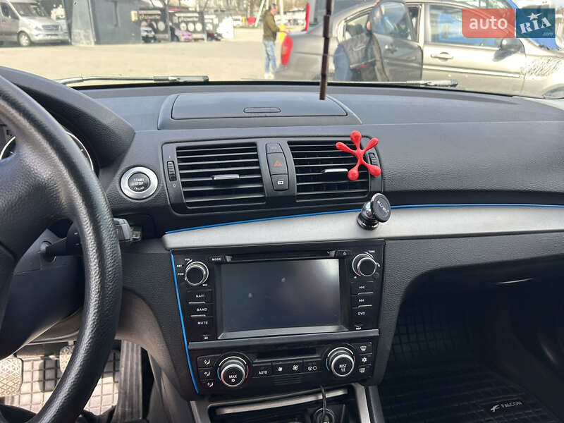 Хетчбек BMW 1 Series 2008 в Чернівцях
