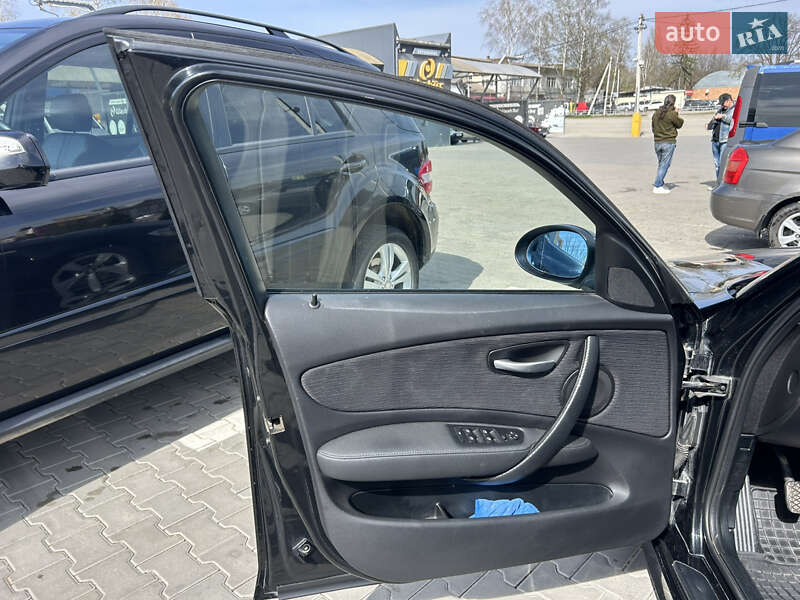 Хетчбек BMW 1 Series 2008 в Чернівцях