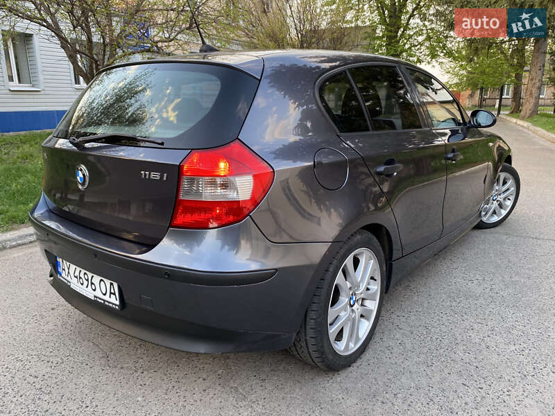 Хетчбек BMW 1 Series 2006 в Зміїві