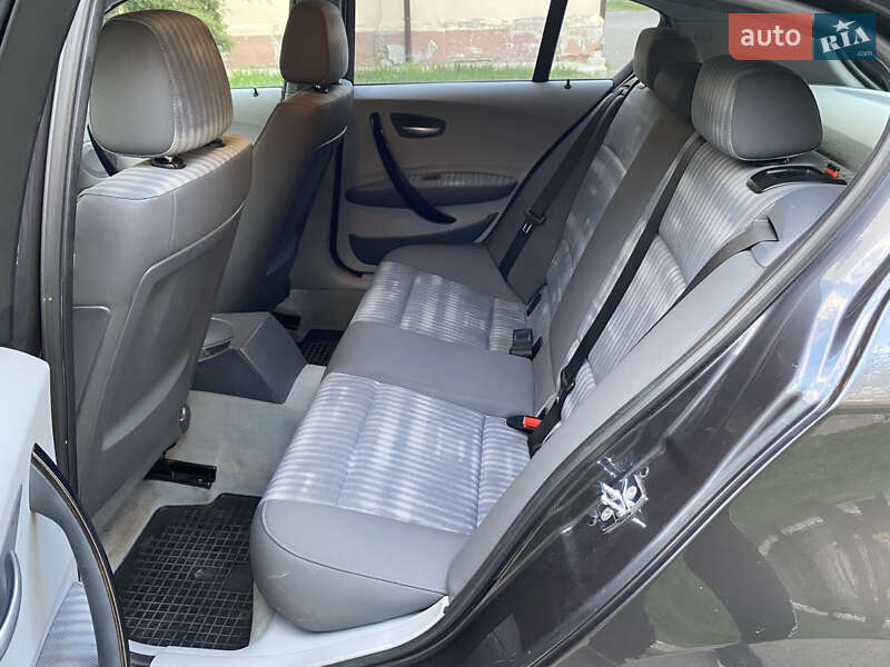 Хетчбек BMW 1 Series 2006 в Зміїві